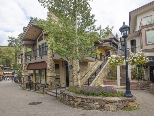Gorgeous 3 Bedroom Condo in Vail Sleeps 10